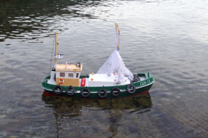 Motorboot im Wasser