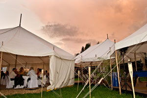 Chapiteau auf der Wiese