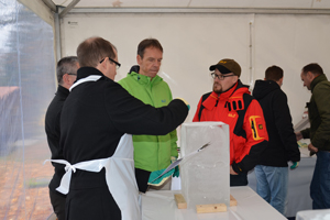 Eisskulptur im Team planen